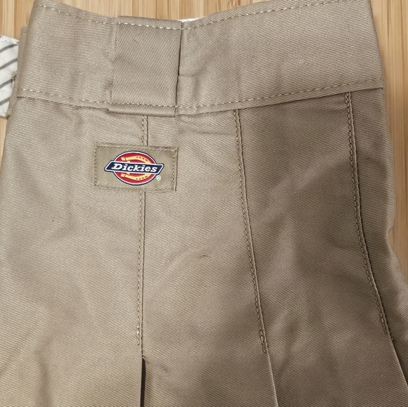 Pleated skirt - Picture 3 of 3